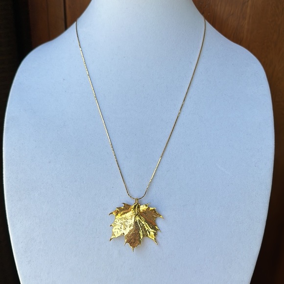 Gold Maple Leaf Earrings and Necklace - Picture 4 of 10